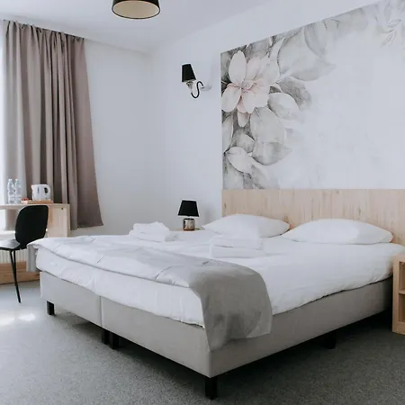 Hotel Czarnieckiego 3*