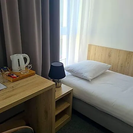 Czarnieckiego 3*